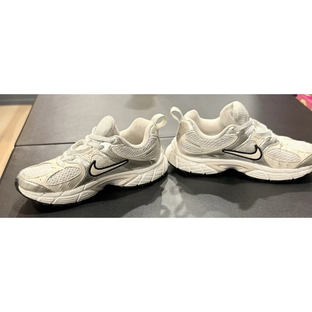 Nike V5 RNR KIDS Trainers US 1.5C